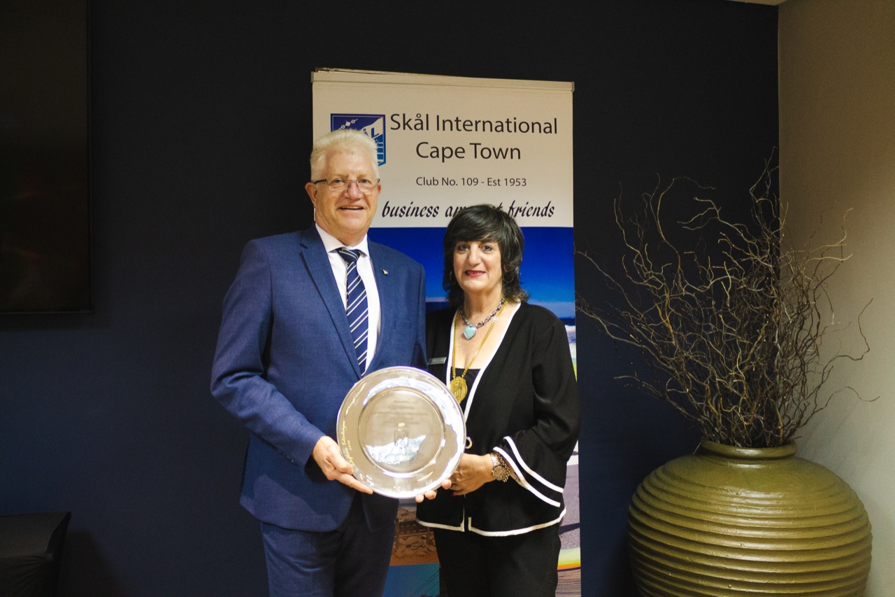 Skål International awards Premier Alan Winde the prestigious annual Karl Twiggs Award